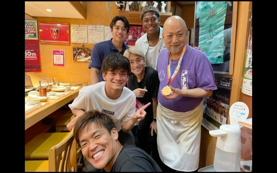 今年ご来店されたレッズの選手の方々です
