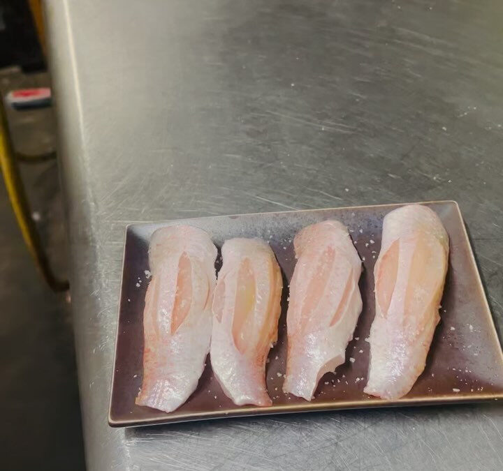 島根県産ノドグロの握りです