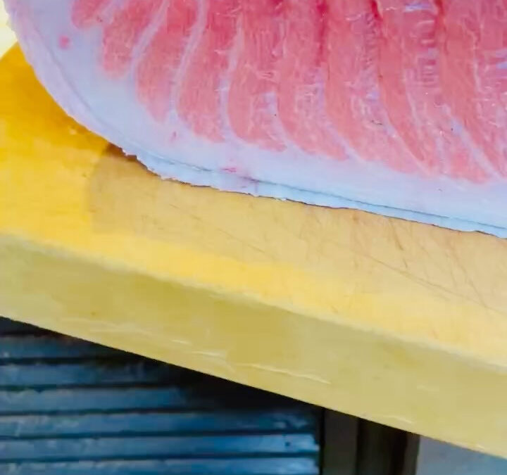 戸井産マグロ入荷しております！